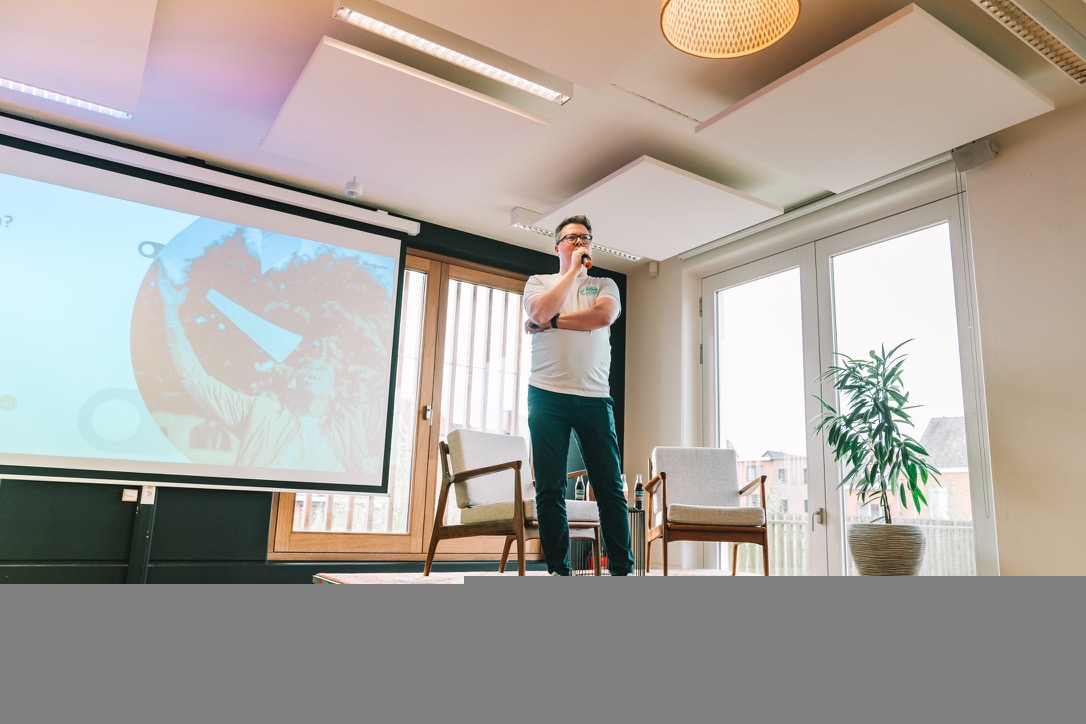 Michael Voorhaen speaking